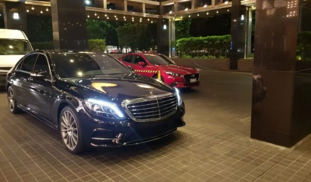 Benefits of Hiring a Premium Chauffeur Service for Corporate Airport Transfers